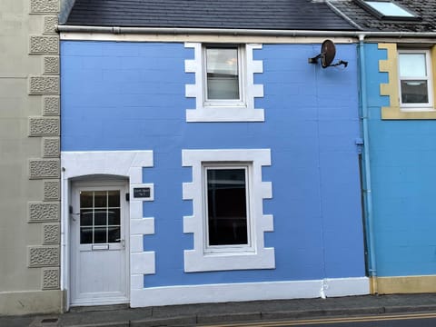 Sands Reach, dog friendly Tenby house House in Wales