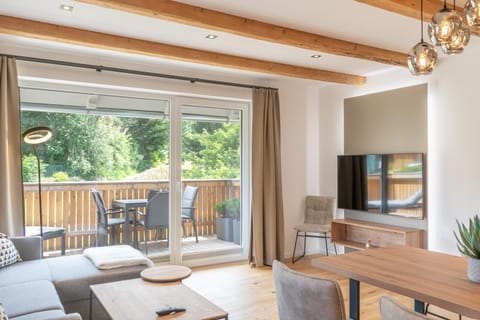 TV and multimedia, Balcony/Terrace, Living room, Seating area, Dining area