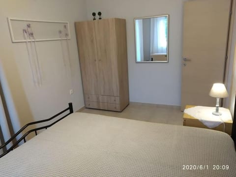 Anadora 2: Hospitable stone house with yard Apartment in Alexandroupoli