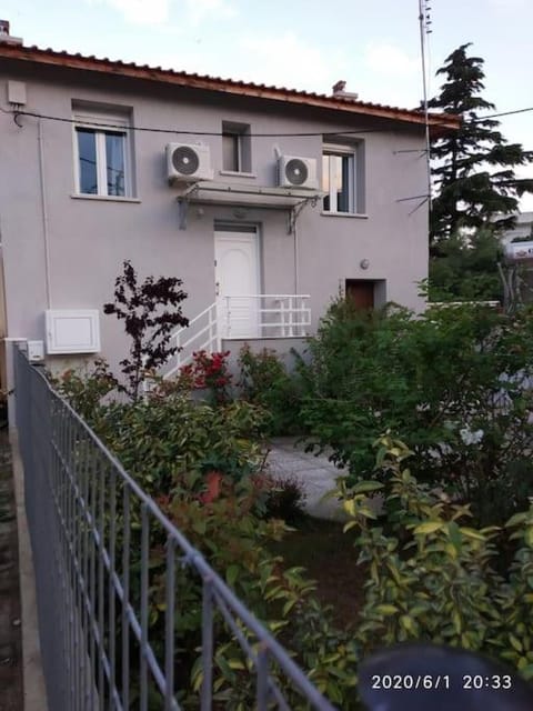 Anadora 2: Hospitable stone house with yard Apartment in Alexandroupoli
