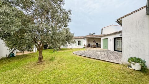Property building, Natural landscape, Garden, Balcony/Terrace, Garden view