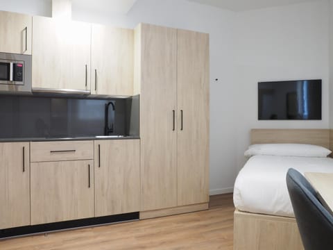 Bed, Kitchen or kitchenette, Photo of the whole room, Bedroom, minibar, stove, wardrobe
