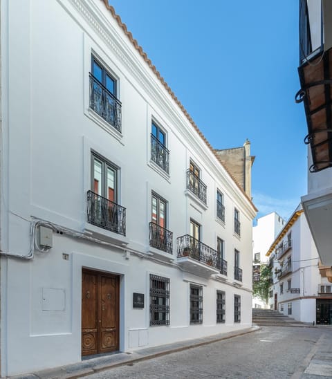 Property building, Quiet street view