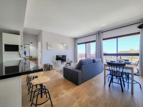 TV and multimedia, Kitchen or kitchenette, Living room, Dining area