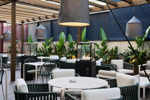 Balcony/Terrace, Entertainment