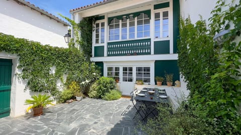 Property building, Garden, Garden view