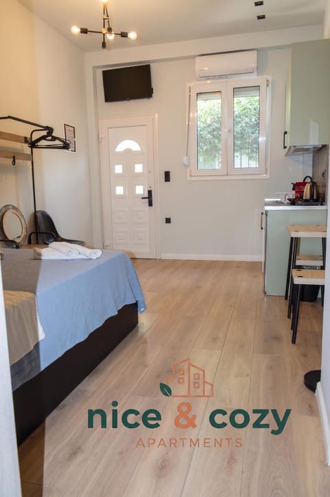 Bed, Kitchen or kitchenette, Dining area