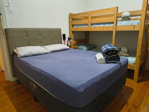 Bed, Bedroom, children, bunk bed, Family, towels, air conditioner