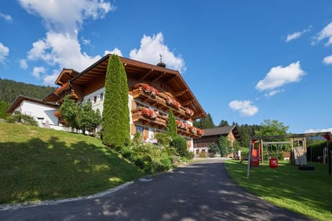 Property building, Day, Natural landscape, Garden, Garden view, Mountain view