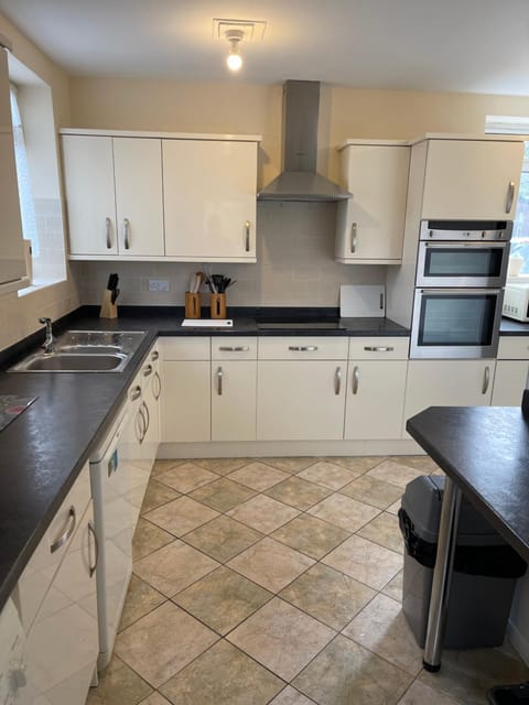 Kitchen or kitchenette, pet friendly, stove