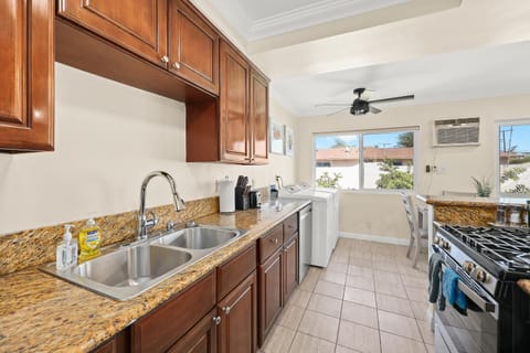 Kitchen or kitchenette, Communal kitchen, kitchen, kitchen