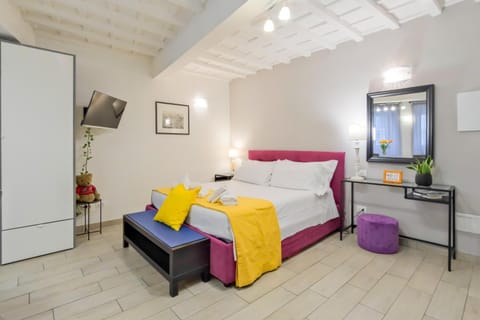 Bed, TV and multimedia, Photo of the whole room, Bedroom, towels