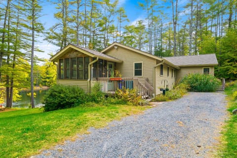 River Retreat House in Capital District, NY, USA