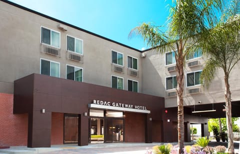 Property building, Facade/entrance, Day