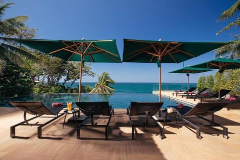 Sea view, Swimming pool, sunbed