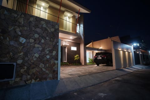 Property building, Parking