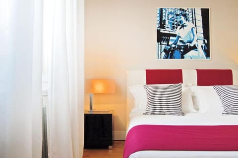 Bed, Photo of the whole room, Decorative detail, Bedroom