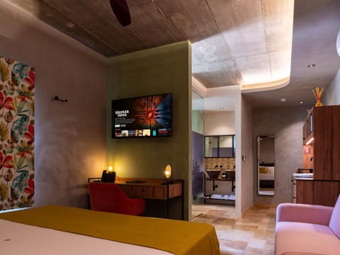 Bed, Photo of the whole room, Seating area