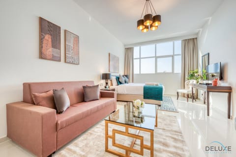 Property building, TV and multimedia, Living room, Bedroom, Swimming pool