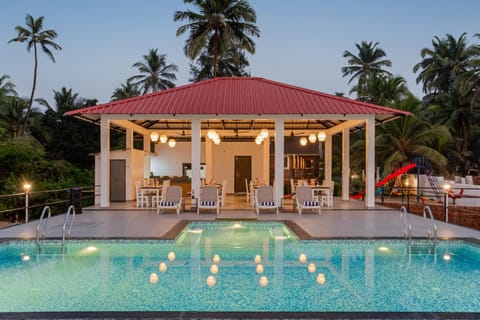 Pool view, Swimming pool, sunbed