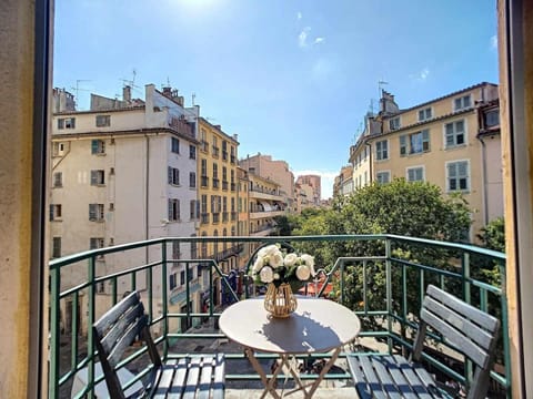 Property building, Patio, Day, View (from property/room), Balcony/Terrace, Dining area, City view