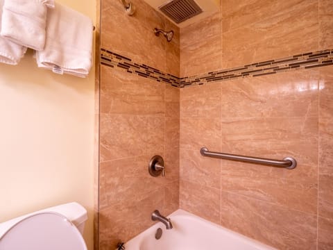 Top Floor Oceanfront location with great swimming and snorkeling MKM809 House in Wailea