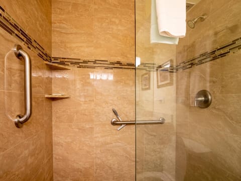 Top Floor Oceanfront location with great swimming and snorkeling MKM809 House in Wailea