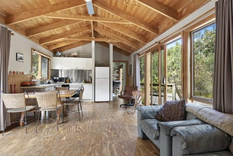 Tajm - BYO Linen House in Aireys Inlet