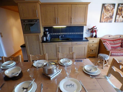 Duplex 4 pièces avec piscine intérieure, parking, 8 pers, proche Les Saisies - FR-1-594-303 Apartment in Villard-sur-Doron