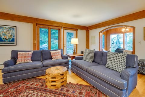 Lakefront Paradise Near Okemo and Killington House in Plymouth