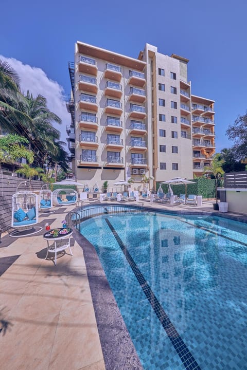 Swimming pool