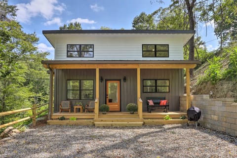 Pet-Friendly Asheville Retreat with Hot Tub House in Woodfin