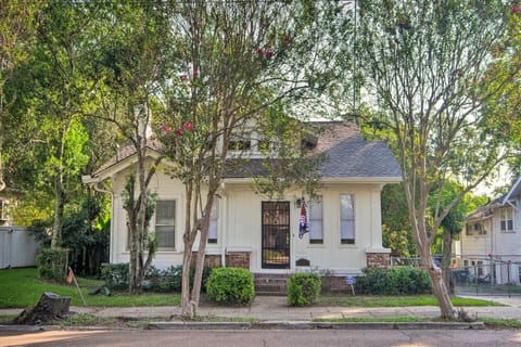 Pet-Friendly Natchez Home Walk to Downtown! House in Natchez