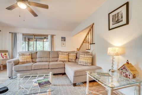 Spacious Rustic Helen Abode about half Mi From Tubing! Apartment in Helen