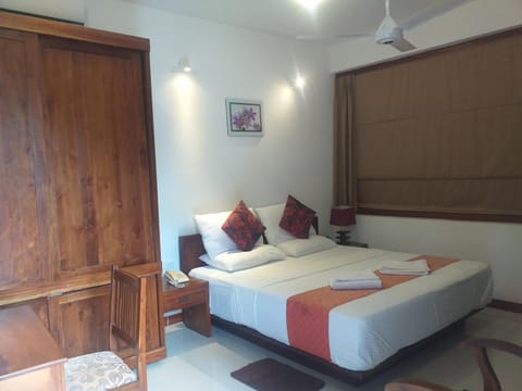 Bed, Bedroom, fireplace