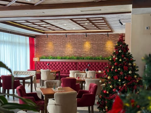 Restaurant/places to eat, Seating area