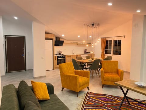 Seating area, Dining area, pet friendly, stove