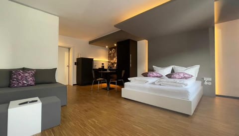 Bed, Photo of the whole room, Seating area, Bedroom