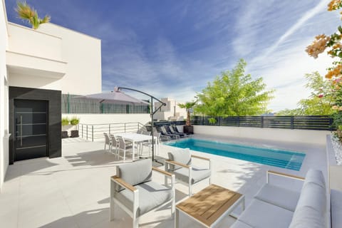 Balcony/Terrace, Swimming pool