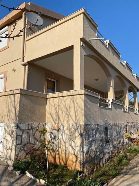 Facade/entrance, Balcony/Terrace