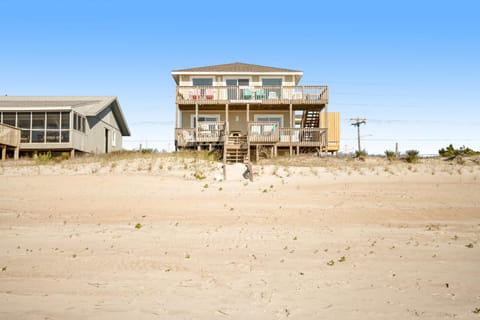 SC2404 Armstrong House in Surf City