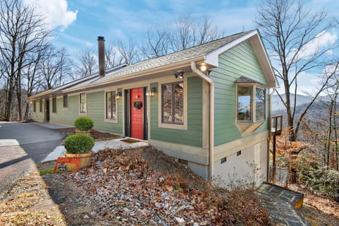 Hi View House House in Black Mountain