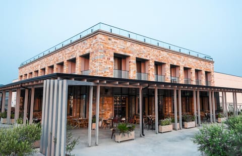 Property building, Facade/entrance, Day