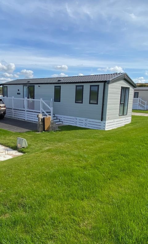 Riverwood Lodge House in England