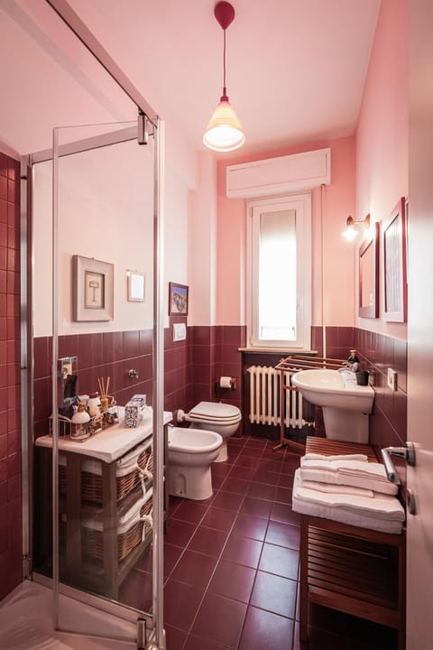 Casa Fuori Casa - 200 mt dal casello autostradale, parcheggio gratuito, garage moto Bed and Breakfast in Senigallia