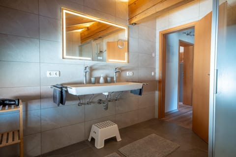 Bathroom, heating, towels