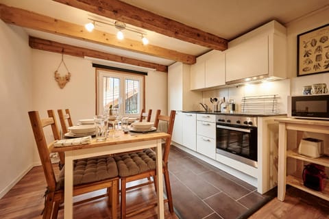 Kitchen or kitchenette, Dining area, dishwasher, minibar, pet friendly, stove, toaster
