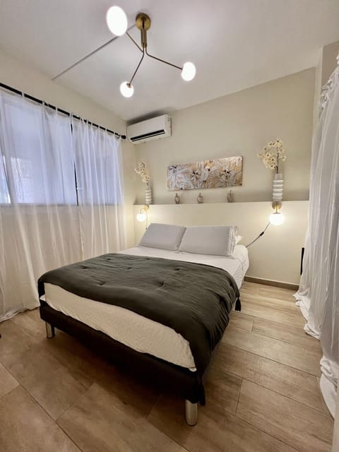 Bed, Bedroom, air conditioner