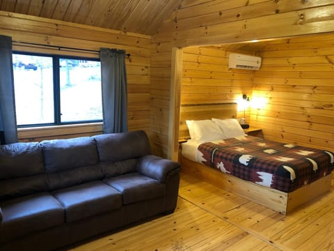 Lakewood Park Campground - Luxury Cabin Cabin in Pocono Mountains
