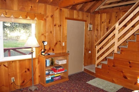 Rustic Chapparal Cabin at Bass Lake Heights Cabin in Bass Lake